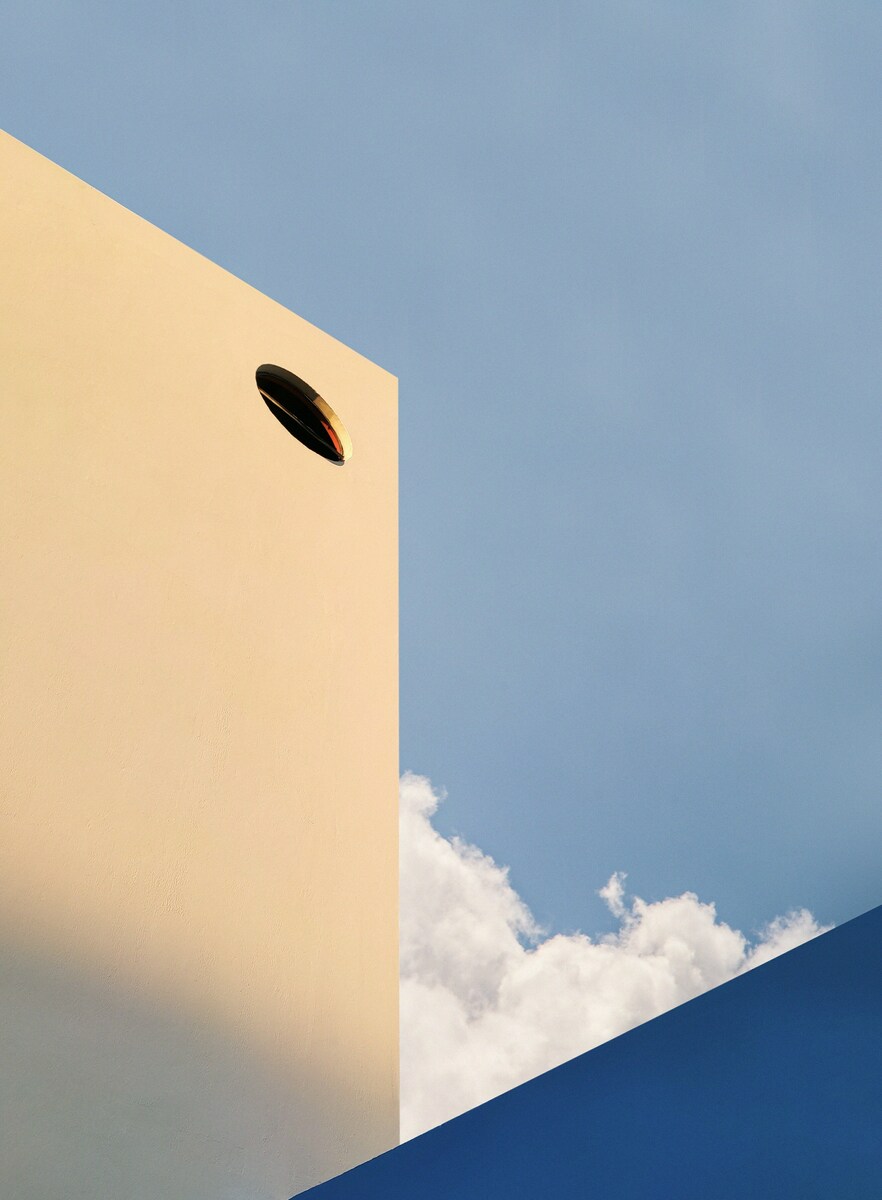 Contrasts in straight lines